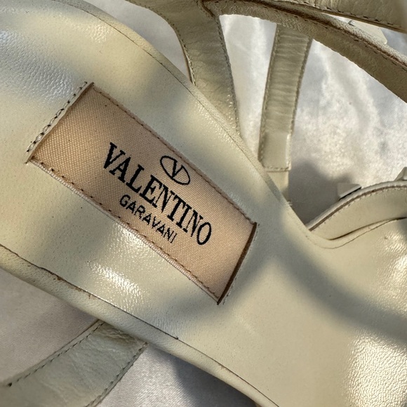 Valentino Garavani Cream White Rockstud Ankle Strap Heels - Picture 5 of 12
